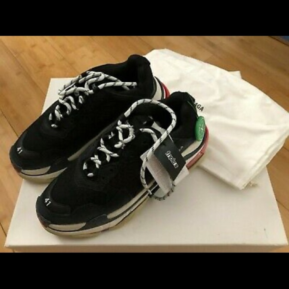 GT Batch Balenciaga Triple S Black White Red - Picture 2 of 8